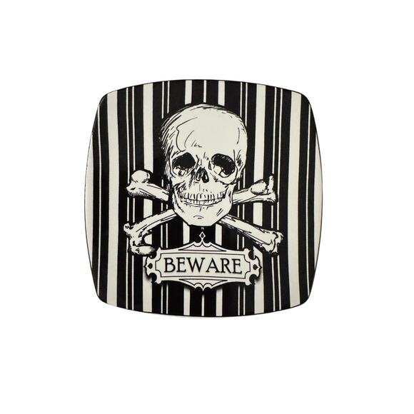 222 Fifth Skull Warning Dessert Plates Set of 4 Beware Danger RIP and Poison - Picture 3 of 7